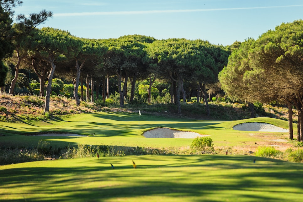 /content/dam/images/golfdigest/fullset/course-photos-for-places-to-play/portugal-oitavos-dunes-golf-course-portugal.jpg