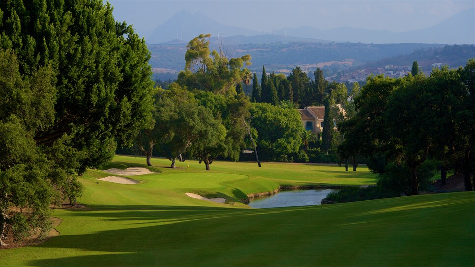 /content/dam/images/golfdigest/fullset/course-photos-for-places-to-play/real-club-sotogrande-seventh-spain.jpg