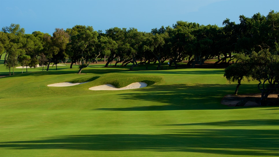 /content/dam/images/golfdigest/fullset/course-photos-for-places-to-play/real-club-sotogrande-sixteenth-hole-spain.jpg