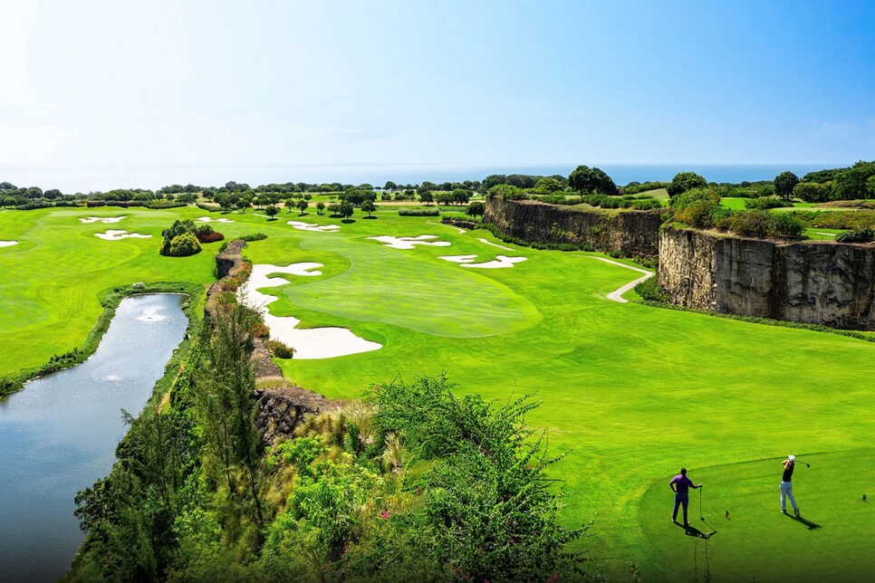 /content/dam/images/golfdigest/fullset/course-photos-for-places-to-play/sandy-lane-resort-green-monkey-barbados.jpg