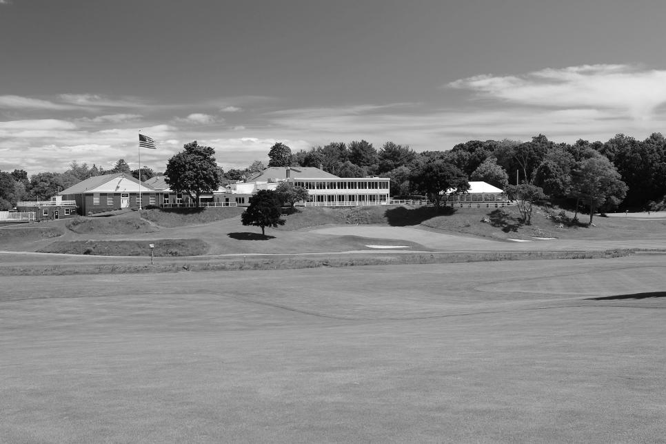 south-shore-country-club-massachusetts-clubhouse-blackandwhite