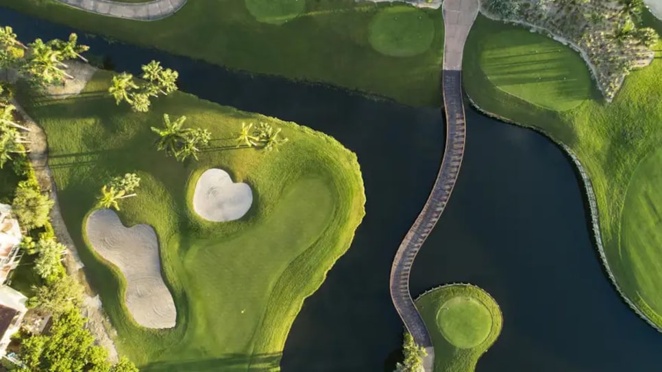 /content/dam/images/golfdigest/fullset/course-photos-for-places-to-play/turnberry-isle-soffer.jpg