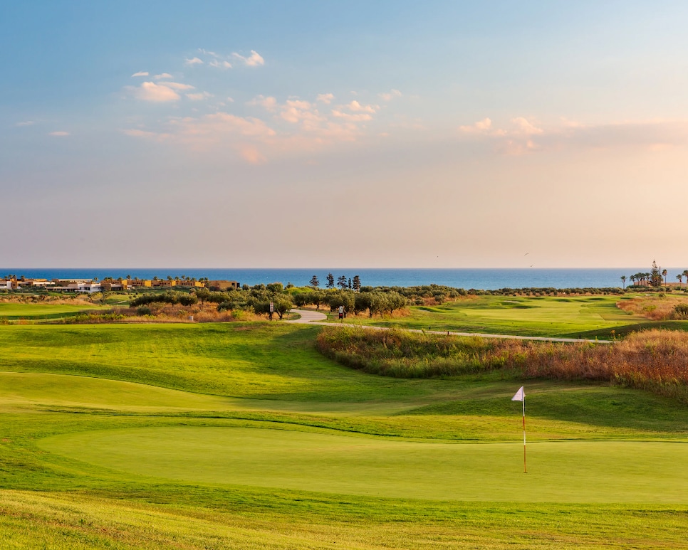 /content/dam/images/golfdigest/fullset/course-photos-for-places-to-play/verdura-shore-italy.jpg