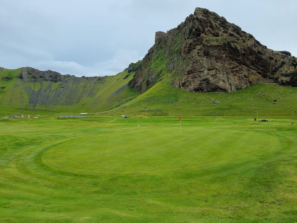 /content/dam/images/golfdigest/fullset/course-photos-for-places-to-play/vestmannaeyja-iceland.jpg