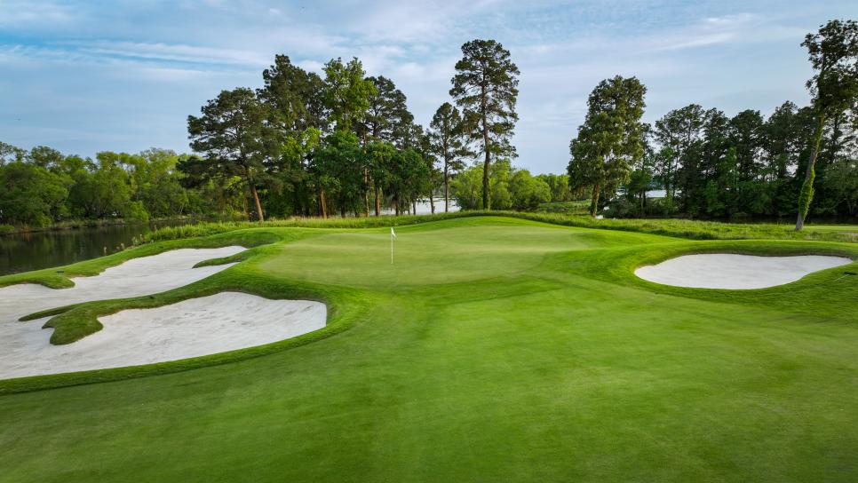 /content/dam/images/golfdigest/fullset/course-photos-for-places-to-play/whispering-pines-texas-seventeen-20925.jpg
