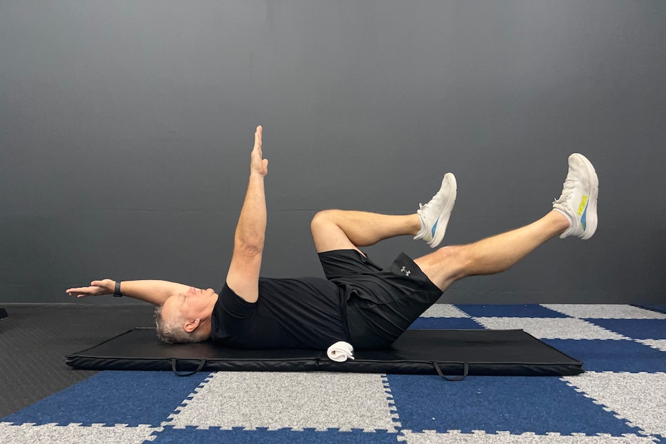 /content/dam/images/golfdigest/fullset/fitness-2025/Mike Hansen Deadbug1.jpg