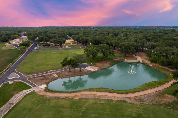 New Dallas Maverick Klay Thompson should totally buy this golf ranch to be his new compound