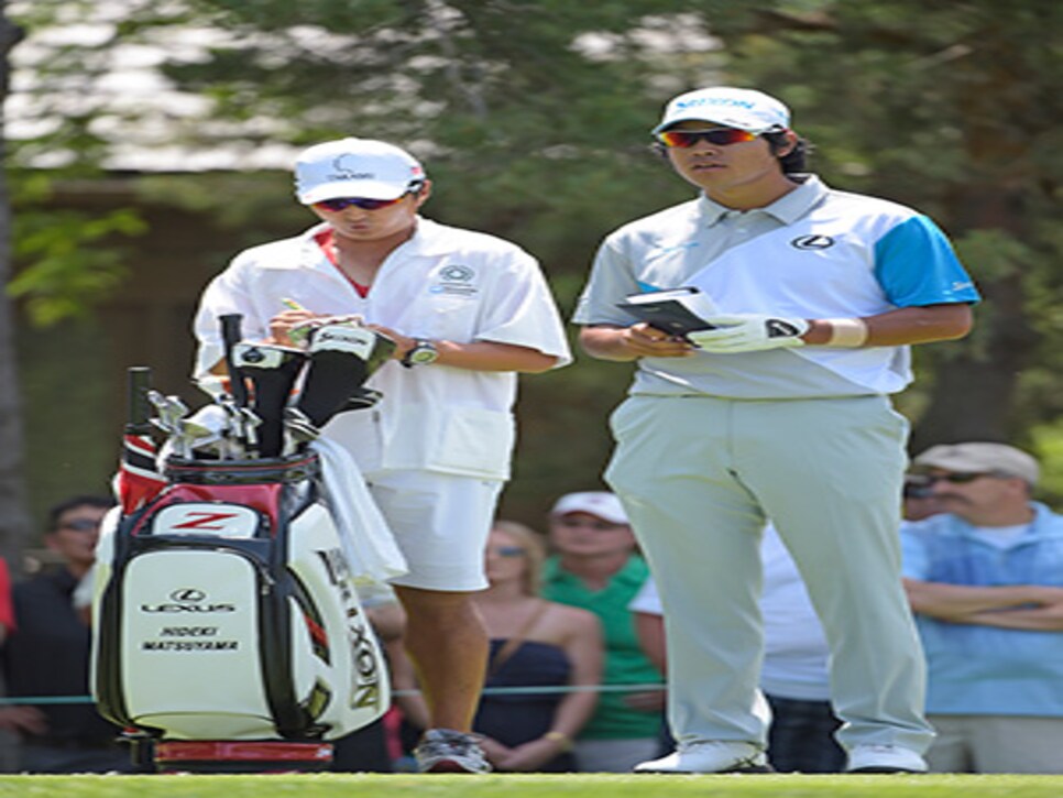 /content/dam/images/golfdigest/fullset/2015/07/20/55ad725bb01eefe207f68f34_blogs-the-loop-loop-hideki-matsuyama-caddie-300.jpg