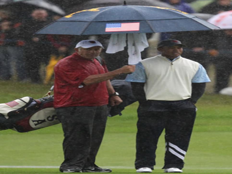 /content/dam/images/golfdigest/fullset/2015/07/20/55ad72c7b01eefe207f69630_golf-tours-news-blogs-local-knowledge-assets_c-2010-10-tiger_rain_300-thumb-300x434-21444.jpg