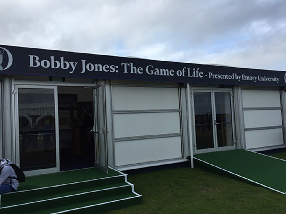 /content/dam/images/golfdigest/fullset/2015/07/20/55ad734fb01eefe207f69ede_blogs-the-loop-loop-bobby-jones-outside-560.jpg