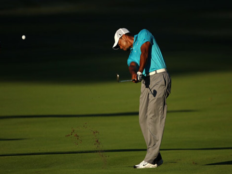 /content/dam/images/golfdigest/fullset/2015/07/20/55ad74adb01eefe207f6af20_golf-tours-news-blogs-local-knowledge-assets_c-2011-10-tiger_woods_divot_470-thumb-470x313-47122.jpg