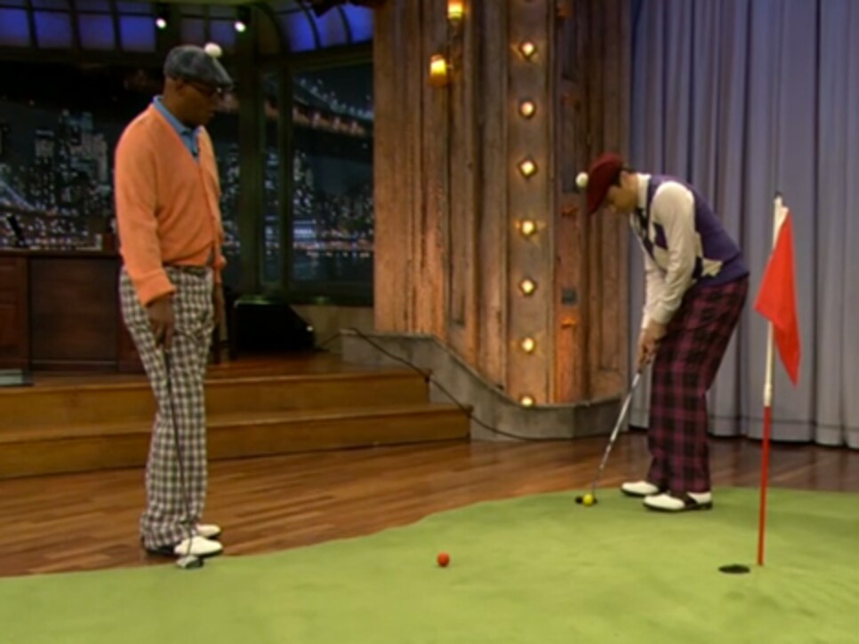 /content/dam/images/golfdigest/fullset/2015/07/20/55ad77bdadd713143b4283f8_golf-tours-news-blogs-local-knowledge-late-show-jimmy-fallon-putting.jpg