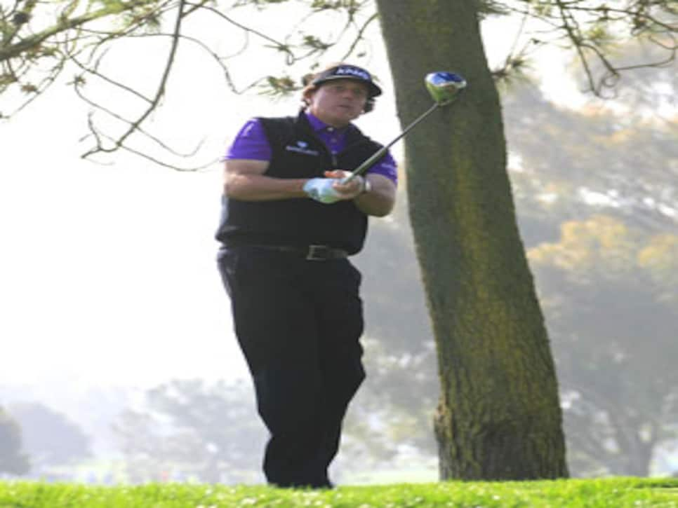 /content/dam/images/golfdigest/fullset/2015/07/20/55ad77fab01eefe207f6d5e6_golf-tours-news-blogs-local-knowledge-assets_c-2014-01-blog-phil-mickelson-0123-thumb-300x329-111443.jpg