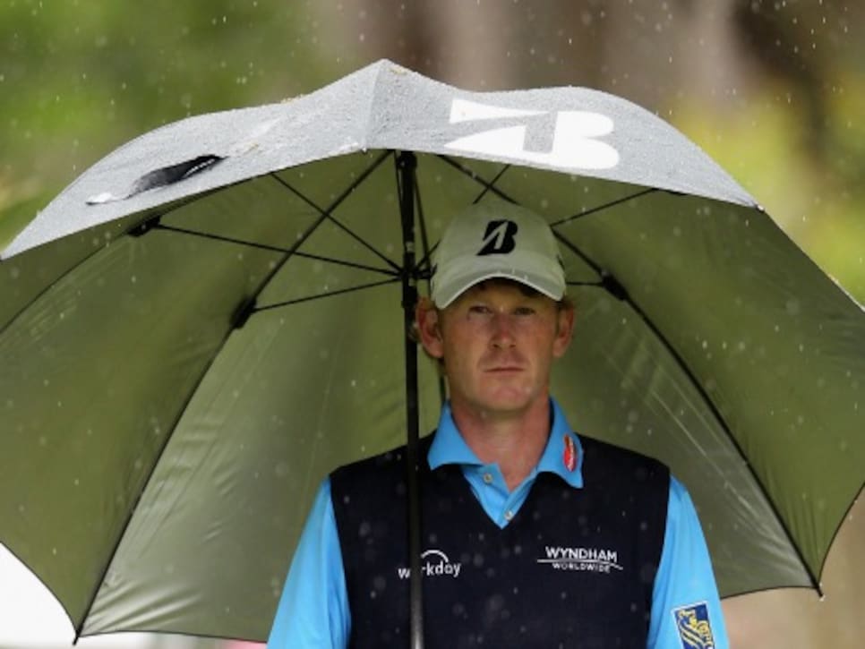 /content/dam/images/golfdigest/fullset/2015/07/20/55ad781cb01eefe207f6d7ab_blogs-the-loop-140418-snedeker-rain-518.jpg