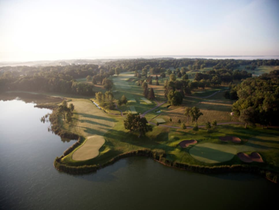 /content/dam/images/golfdigest/fullset/2015/07/20/55ad7825b01eefe207f6d81c_blogs-the-loop-loop-hazeltine-national-518.jpg