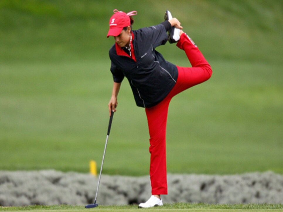 /content/dam/images/golfdigest/fullset/2015/07/20/55ad78f0add713143b4294b3_blogs-the-loop-the-loop-stretching-518.jpg