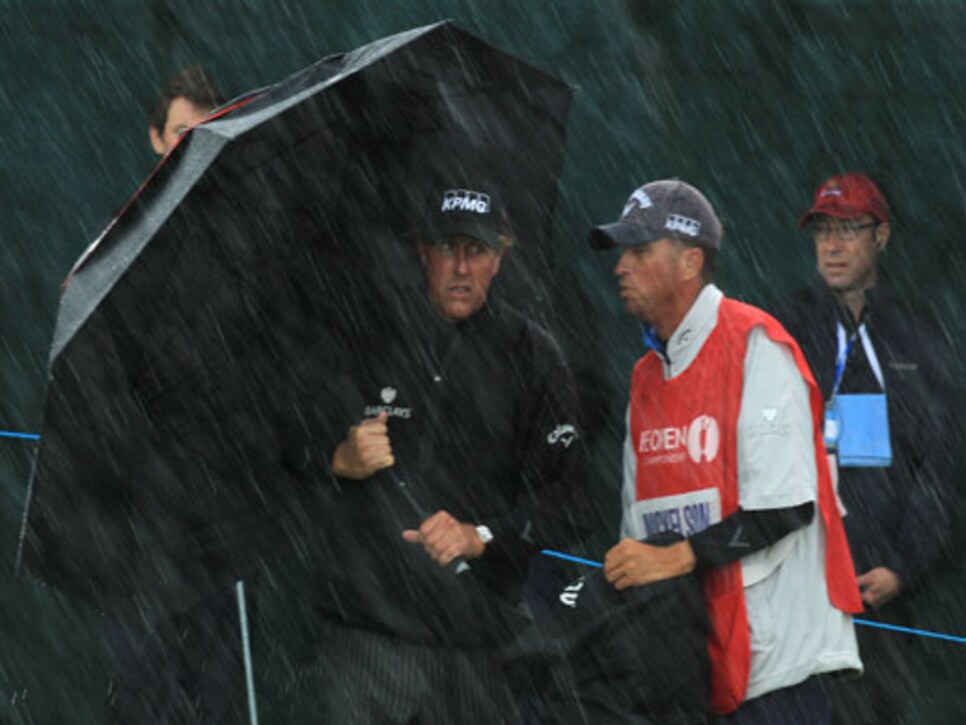 /content/dam/images/golfdigest/fullset/2015/07/20/55ad7943b01eefe207f6e6bd_blogs-the-loop-blog-phil-mickelson-rain-0610.jpg