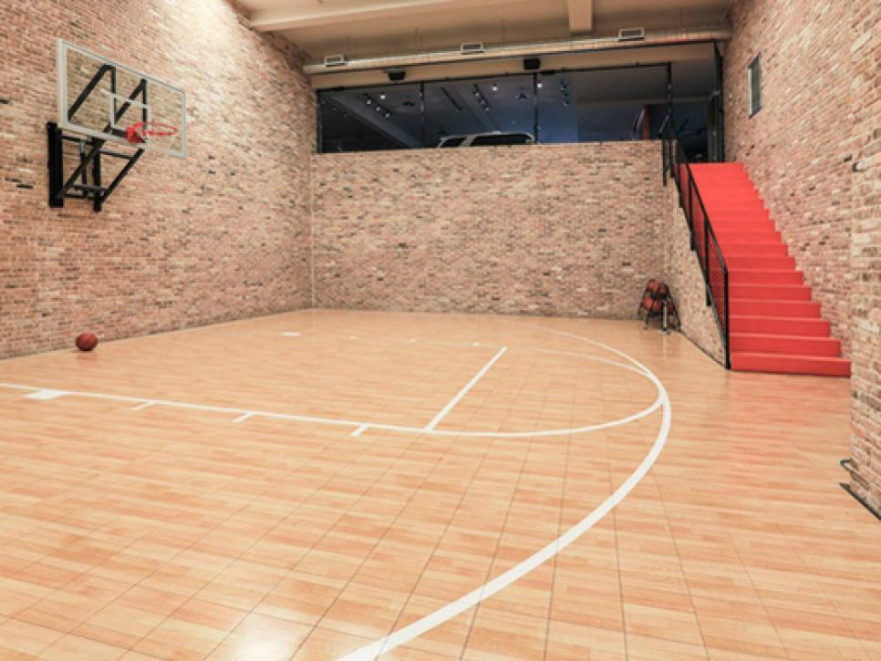 /content/dam/images/golfdigest/fullset/2015/07/20/55ad7945add713143b429909_blogs-the-loop-assets_c-2014-06-mahan-basketball-court-518-thumb-518x388-135650.jpg