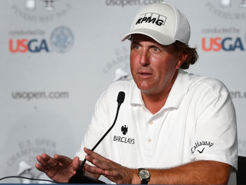 /content/dam/images/golfdigest/fullset/2015/07/20/55ad7988add713143b429c57_blogs-the-loop-blog-phil-mickelson-presser-0611.jpg