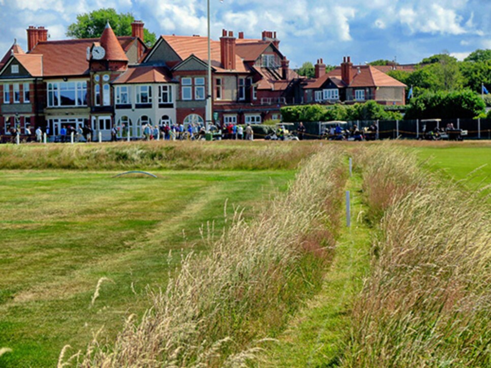 /content/dam/images/golfdigest/fullset/2015/07/20/55ad79c0add713143b429f1e_blogs-the-loop-loop-hoylake-ob-518.jpg