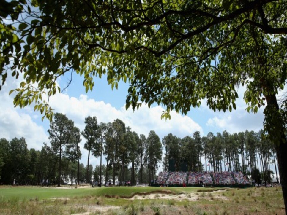 /content/dam/images/golfdigest/fullset/2015/07/20/55ad79e3b01eefe207f6ee8c_blogs-the-loop-140612-pinehurst-huggan-518.jpg