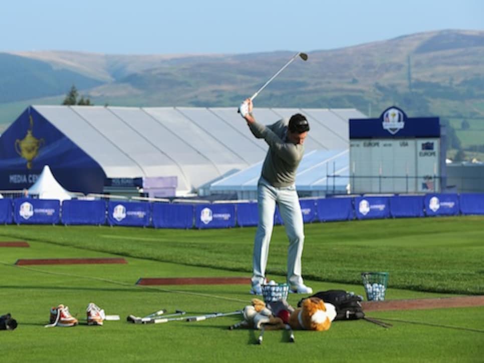 /content/dam/images/golfdigest/fullset/2015/07/20/55ad7a7db01eefe207f6f679_blogs-the-loop-mcilroyrydercup.jpg