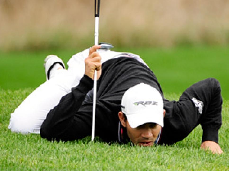 /content/dam/images/golfdigest/fullset/2015/07/20/55ad7a82b01eefe207f6f6c6_blogs-the-loop-fitness-friday-crawling-camillo-villegas.jpg
