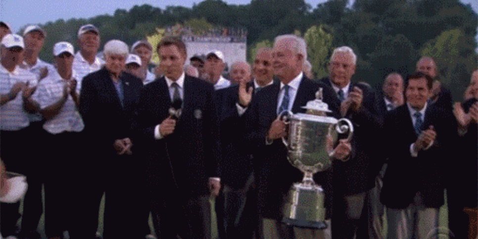 /content/dam/images/golfdigest/fullset/2015/07/20/55ad7a85add713143b42aa4c_blogs-the-loop-assets_c-2014-08-gif-rory-catch-518-thumb-518x263-137386.gif