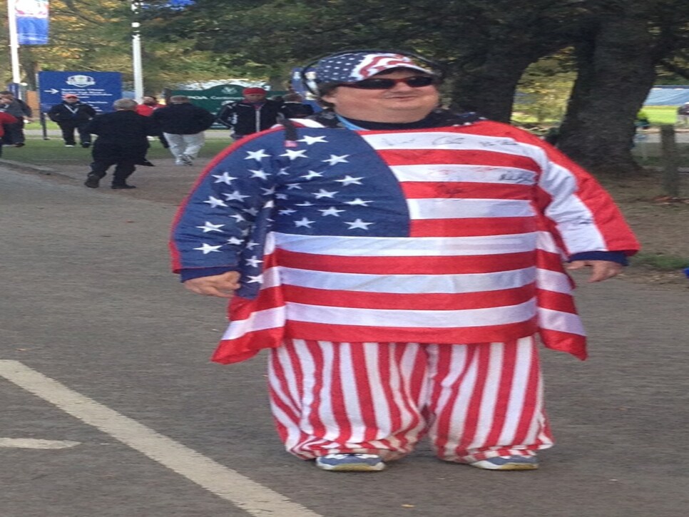 /content/dam/images/golfdigest/fullset/2015/07/20/55ad7a91add713143b42aadb_blogs-the-loop-loop-american-flag-guy-518.jpg