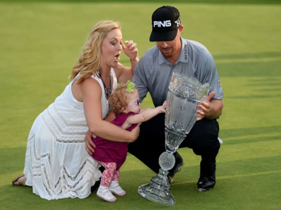 /content/dam/images/golfdigest/fullset/2015/07/20/55ad7ab1b01eefe207f6f989_blogs-the-loop-blog-hunter-mahan-kandi-0825.jpg