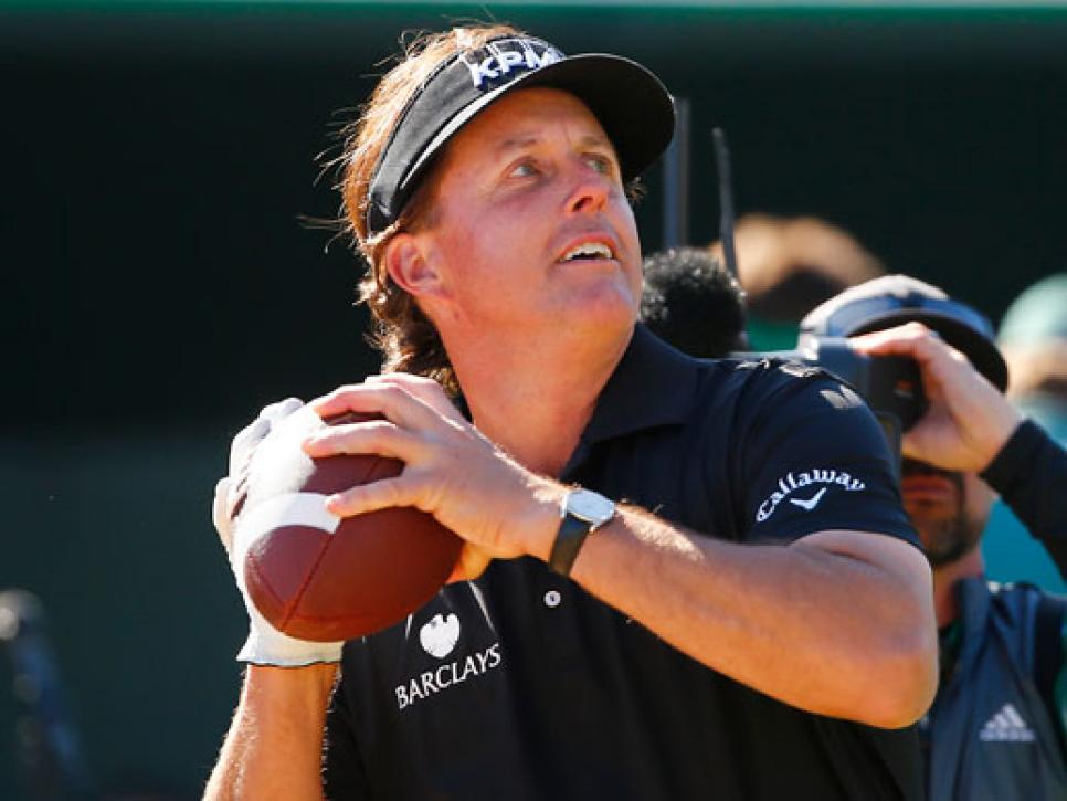 /content/dam/images/golfdigest/fullset/2015/07/20/55ad7acfb01eefe207f6fb17_blogs-the-loop-blog-phil-mickelson-football.jpg