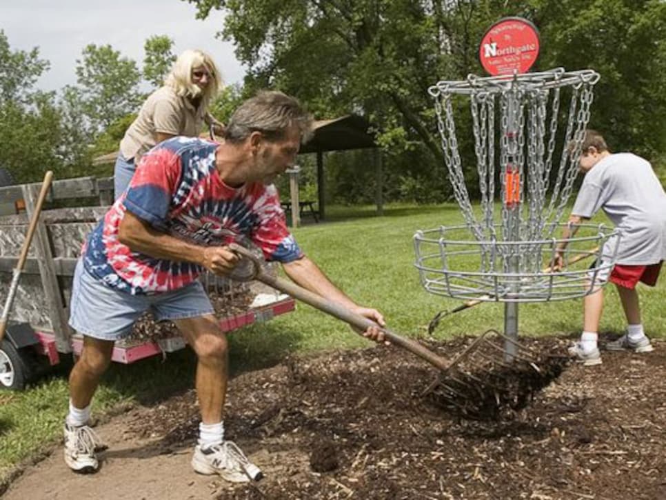 /content/dam/images/golfdigest/fullset/2015/07/20/55ad7b95add713143b42b96d_blogs-the-loop-blog-disc-golf-1121.jpg