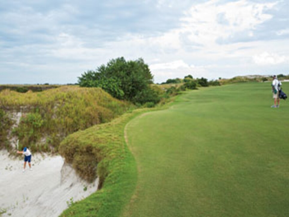 /content/dam/images/golfdigest/fullset/2015/07/20/55ad7c2eadd713143b42c1a1_blogs-the-loop-blog-alex-streamsong-bunker-0120.jpg