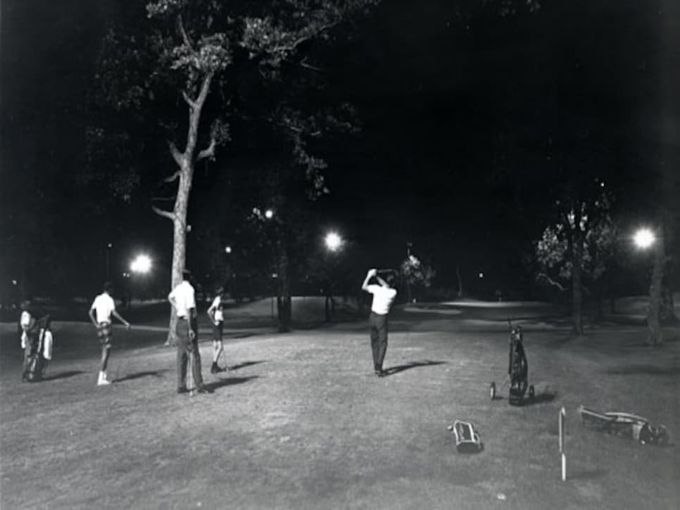 /content/dam/images/golfdigest/fullset/2015/07/20/55ad7c4bb01eefe207f7109f_blogs-the-loop-blog-night-golf2-0226.jpg