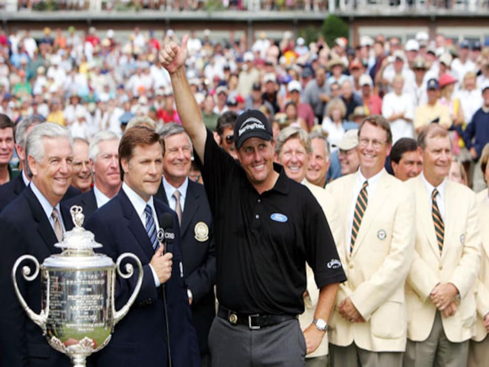 /content/dam/images/golfdigest/fullset/2015/07/20/55ad7c9fadd713143b42c78e_blogs-the-loop-blog-phil-thumbs-up-pga.jpg