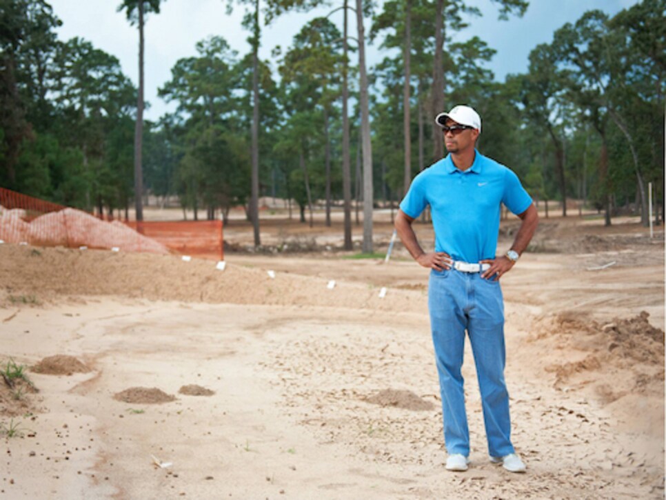 /content/dam/images/golfdigest/fullset/2015/07/20/55ad7cf6add713143b42cc34_blogs-the-loop-TigeratBluejack.jpg