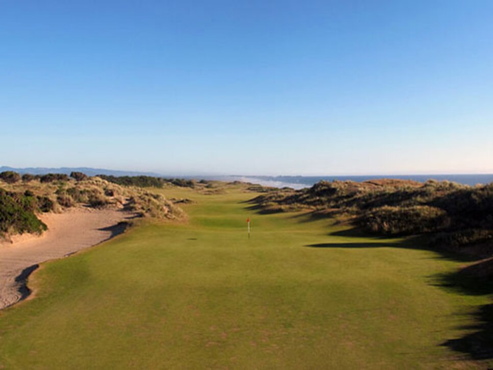 /content/dam/images/golfdigest/fullset/2015/07/20/55ad7d36add713143b42cfc3_blogs-the-loop-blog-bandon-dunes-0420.jpg