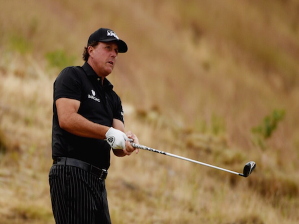 /content/dam/images/golfdigest/fullset/2015/07/20/55ad7d67add713143b42d278_blogs-the-loop-MickelsonChambers.jpg