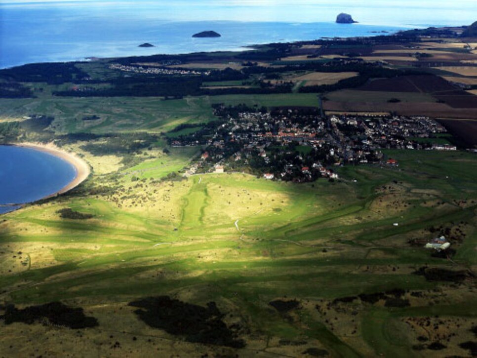 /content/dam/images/golfdigest/fullset/2015/07/20/55ad7d9cb01eefe207f72285_blogs-the-loop-gullane400.jpg