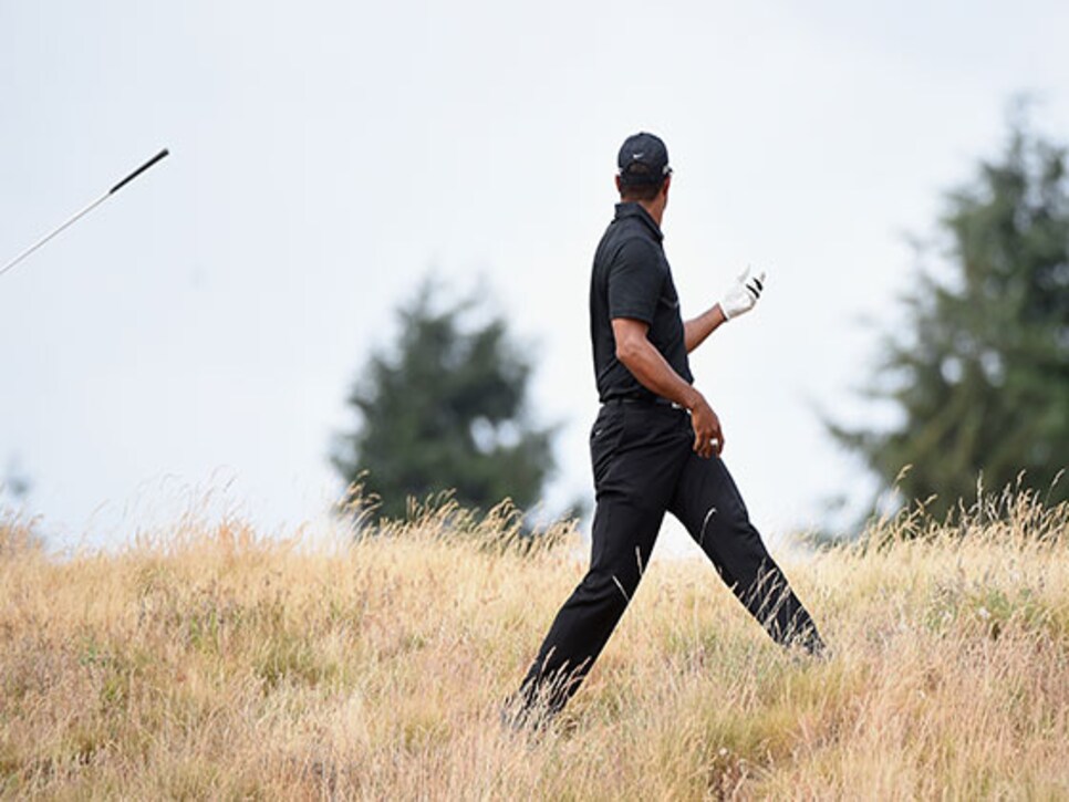 /content/dam/images/golfdigest/fullset/2015/07/20/55ad7da3add713143b42d590_blogs-the-loop-assets_c-2015-06-tiger-woods-discarded-club-560-thumb-560x373-158553.jpg