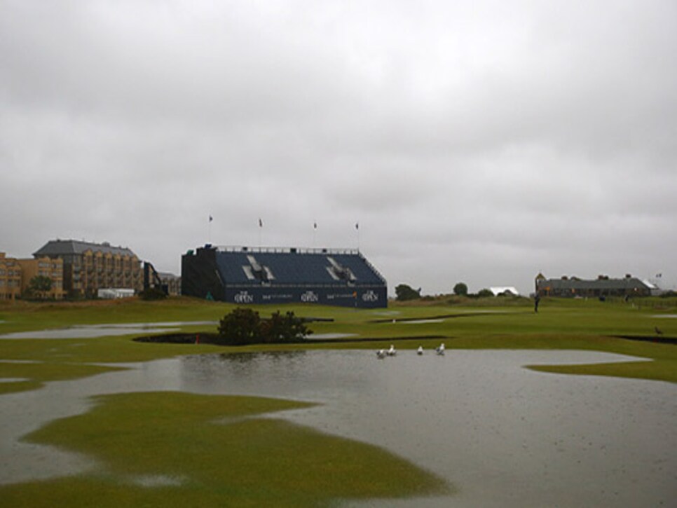 /content/dam/images/golfdigest/fullset/2015/07/20/55ad7dc4add713143b42d74e_blogs-the-loop-loop-water-standrews-5-560.jpg