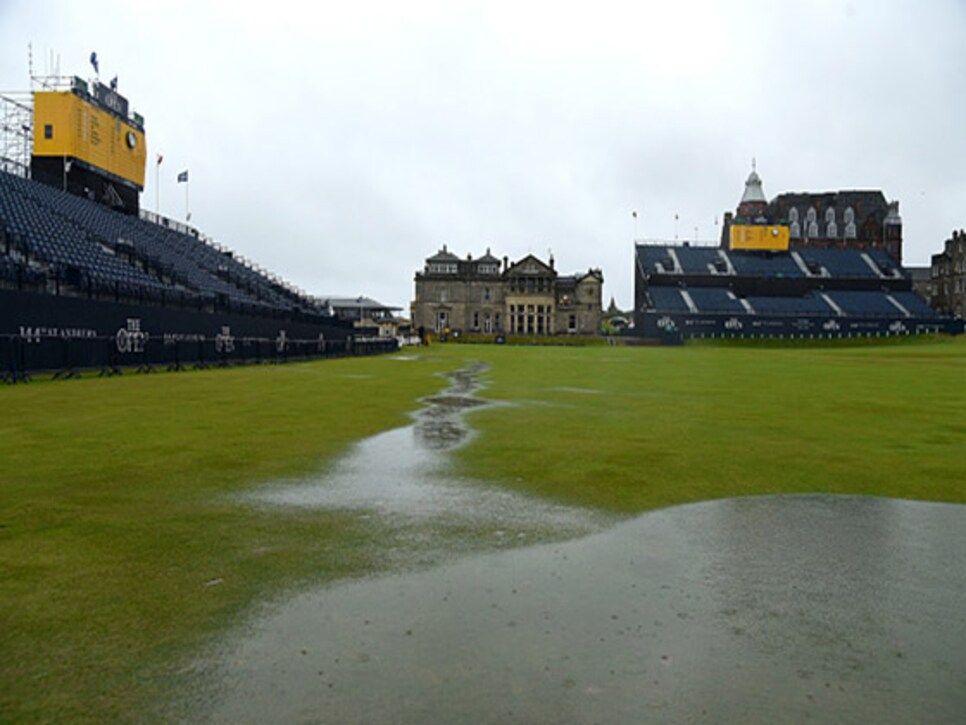 /content/dam/images/golfdigest/fullset/2015/07/20/55ad7dc4b01eefe207f7245d_blogs-the-loop-loop-water-standrews-2-560.jpg