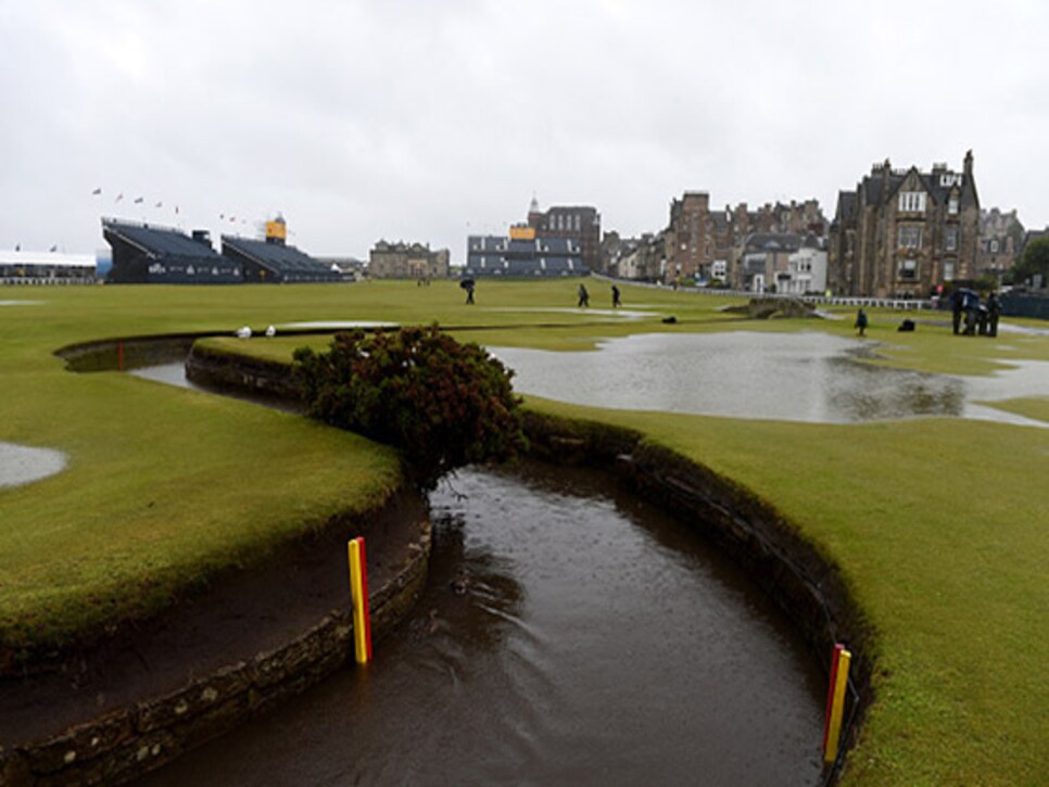 /content/dam/images/golfdigest/fullset/2015/07/20/55ad7dc5add713143b42d75a_blogs-the-loop-loop-water-standrews-6-560.jpg