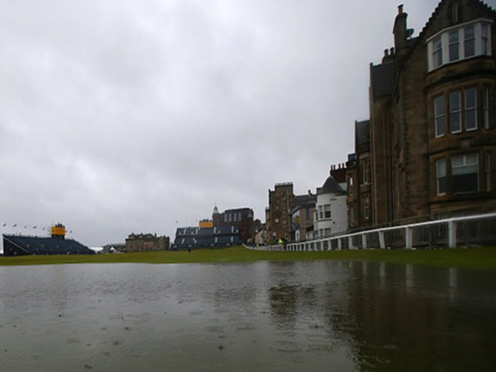 /content/dam/images/golfdigest/fullset/2015/07/20/55ad7dc5add713143b42d75d_blogs-the-loop-loop-water-standrews-7-560.jpg