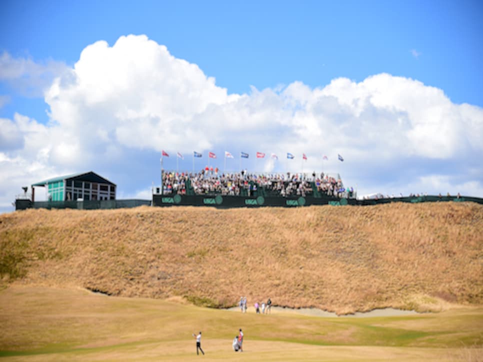 /content/dam/images/golfdigest/fullset/2015/07/20/55ad7dd9b01eefe207f7251d_blogs-the-loop-Crowd.jpg