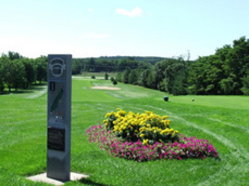 golf-courses-blogs-golf-real-estate-tournaments1_image-thumb-230x172.jpg