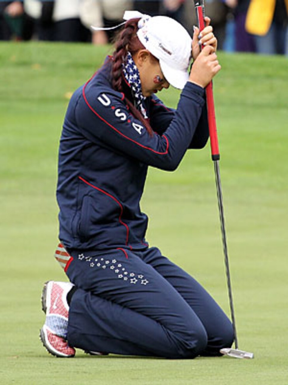 golf-digest-woman-blogs-golf-digest-woman-assets_c-2011-09-blog_solheim_wie_huggan_0923-thumb-300x388-46262.jpg