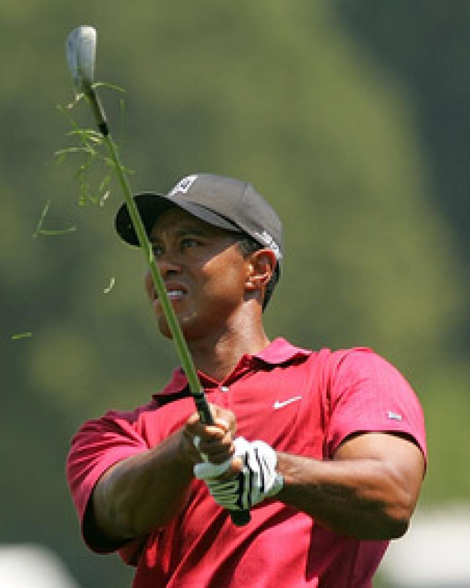 golfworld-2007-07-tiger-att-3.jpg
