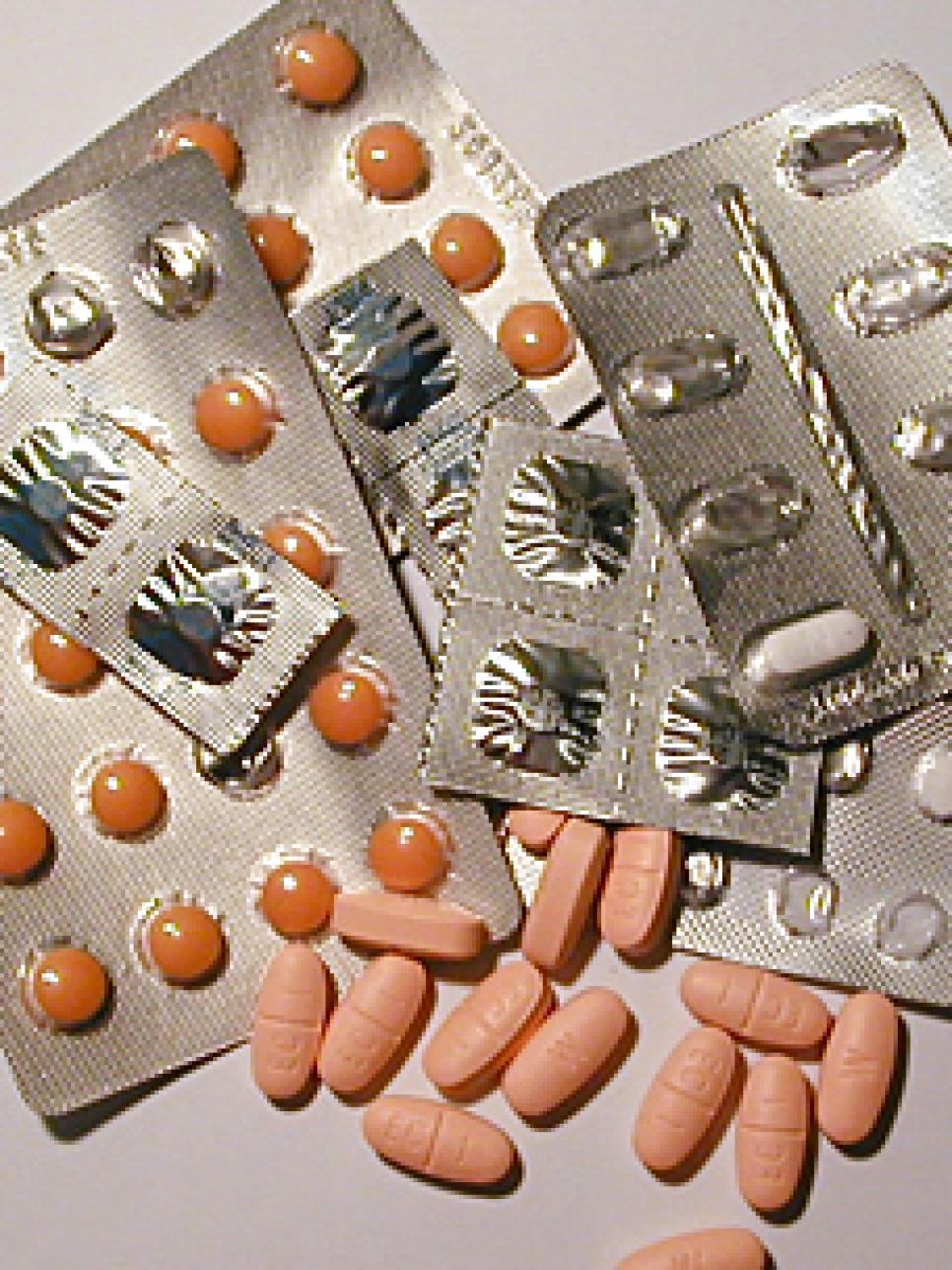 golfworld-2007-07-pills.jpg