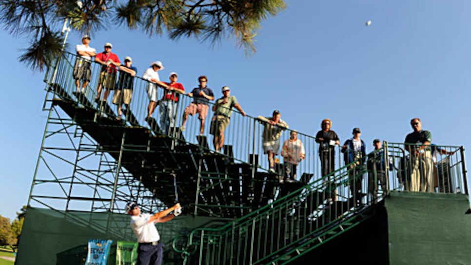 golfworld-2009-02-gwar01_090205grandstand.jpg